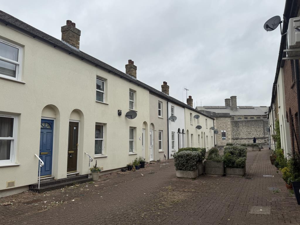Lot: 145 - HOUSE IN NEED OF IMPROVEMENT - Street scene including of House in need of Improvement